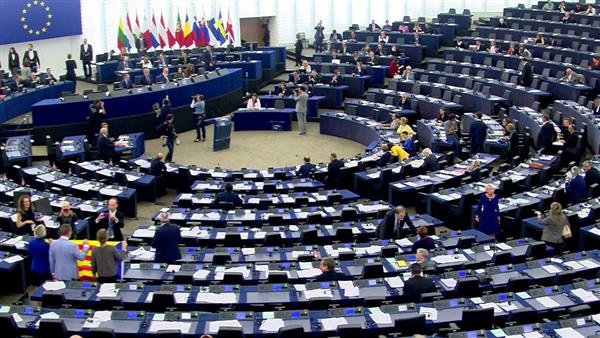 دول أوروبية تطالب بإقامة «أسوار وجدران» لحماية حدود الاتحاد الأوروبي