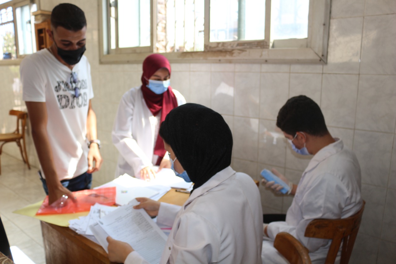 جامعة المنصورة تستقبل طلابها الجدد  بخمس نقاط طبية للتطعيم