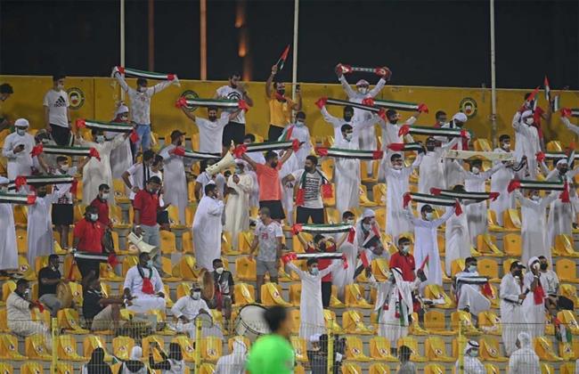 الإمارات تسمح بحضور الجماهير «فوق 12 عاما» مسابقات كرة القدم