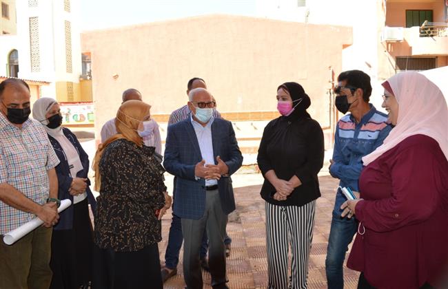 محافظ بورسعيد يتابع استعدادت مدرسة أشتوم الجميل للعام الدراسي الجديد