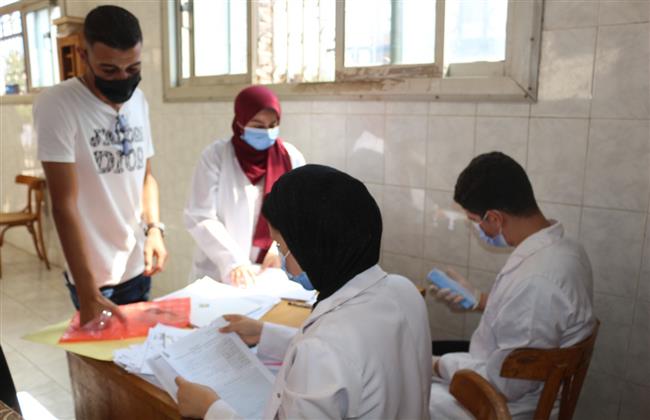 جامعة المنصورة تستقبل طلابها الجدد  بخمس نقاط طبية للتطعيم