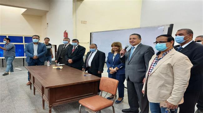 رئيس جامعة بنها يتفقد أول يوم دراسي بالكليات 