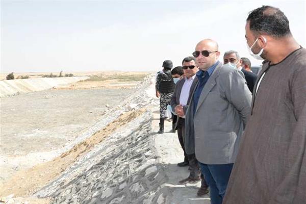 محافظ بني سويف يناقش تسهيلات دعم المشروعات الصغيرة والمتوسطة