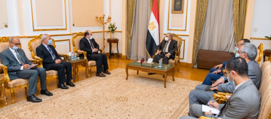 وزير الإنتاج الحربي يناقش مع سفير مصر بالنيجر سبل تعزيز التعاون