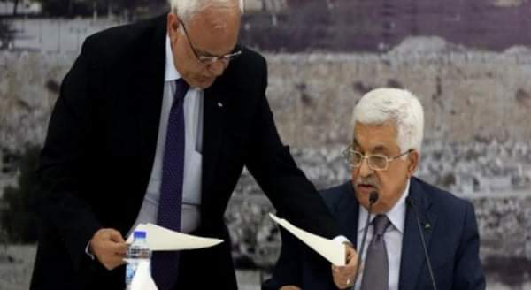 الرئيس الفلسطينى يشيد بدور "عريقات" فى رفع راية البلاد