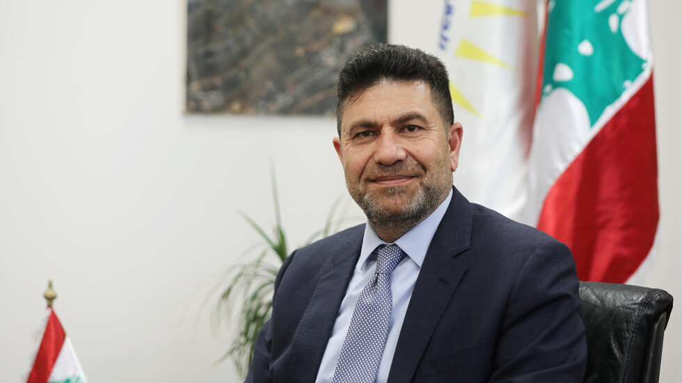 وزير الطاقة اللبناني: لا أزمة في البنزين ومتوفر في السوق