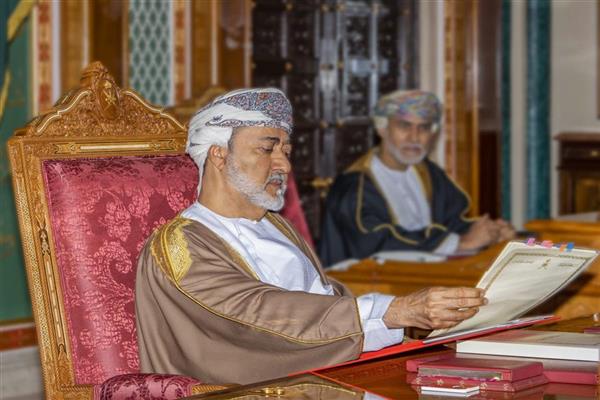 سلطان عُمان يوجه بتثبيت أسعار وقود المركبات