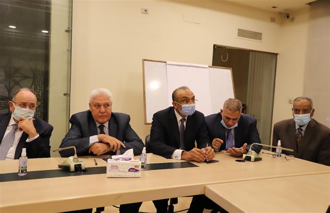 أمال وأحلام  مرشحي  للجان النوعية على طاولة غرفة الإسكندرية