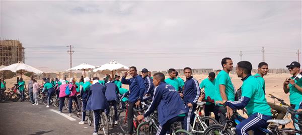 رئيس الوزراء يشهد افتتاح مضمار الدراجات بمدينة الخارجة