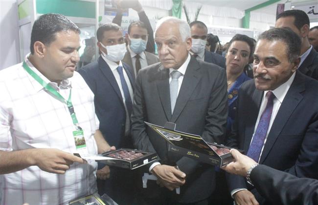 محافظ الجيزة يفتتح مشروع ثلاجات تجميد التمور لصغار المزارعين بالواحات البحرية