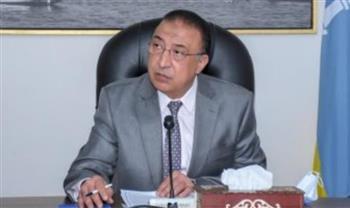 إزالة ١٠ إعلانات مخالفة بحي وسط