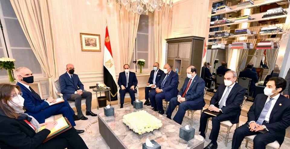 الرئيس السيسي يلتقي رئيس المجلس الأوروبي في باريس