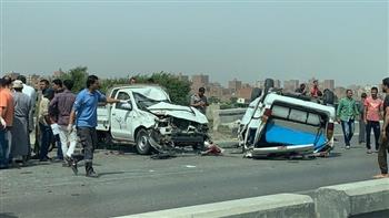   مصرع وإصابة 9 أشخاص في حادث تصادم سيارتين في قنا 