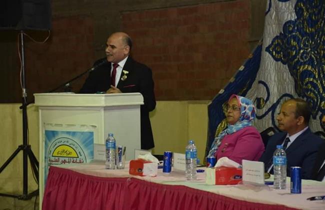 رئيس جامعة الأقصر ونقيب العلميين يشهدان حفل تكريم الطلابق المتفوقين بقنا