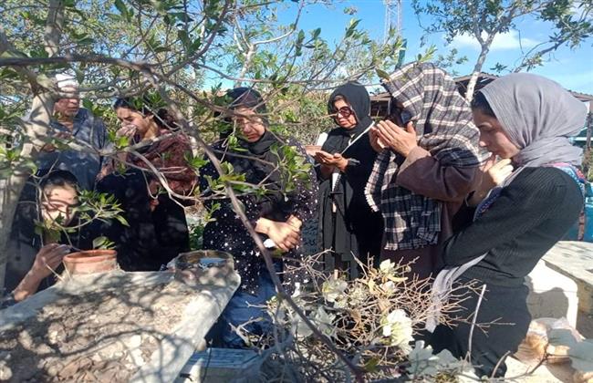 خاص||حارس مقبرة محمود عبد العزيز: "بوسي شلبى توزع حواوشي على روح الساحر"