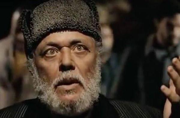 ابناء محمود عبد العزيز يتذكرونه بصورة تجمعهما