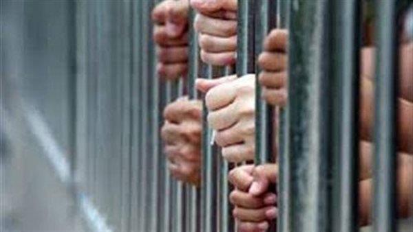 تجديد حبس 3 أشخاص بتهمة سرقة لودر بالإكراه في القطامية
