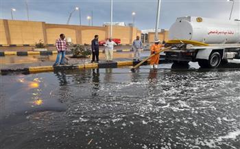   صور| أعمال إزالة آثار الأمطار من شوارع مدينة سفاجا 