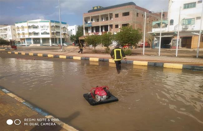 عمليات سحب مياه الأمطار بمدن جنوب البحر الأحمر بعد سوء الأحوال الجوية 
