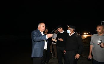 محافظ قنا ومدير الأمن يتابعان تصريف مياه السيول بطريق «قنا – الأقصر»