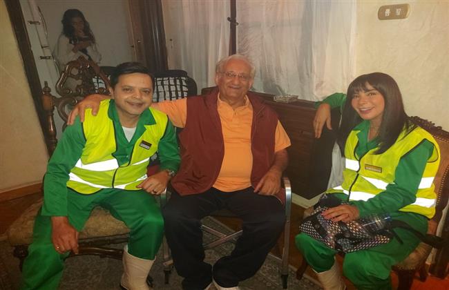أحمد حلاوة بملابس الإسعاف يروج لفيلم الجواهرجى