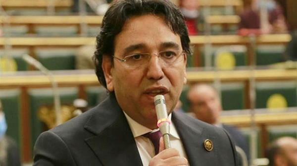 نائب «المومس الفاضلة» يشعل الجدل بطلب إحاطة جديد