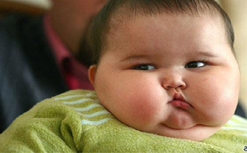 في اليوم العالمي للسكر.. طبيب يطلق مبادرة للتوعية بمخاطر سمنة الأطفال