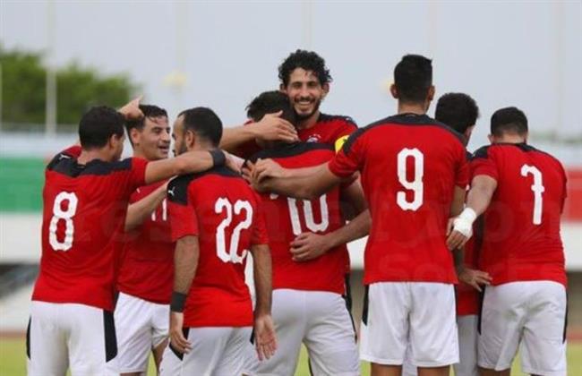 لاعبو منتخب مصر يرفعون شعار «لا للتعصب» قبل مواجهة الجابون