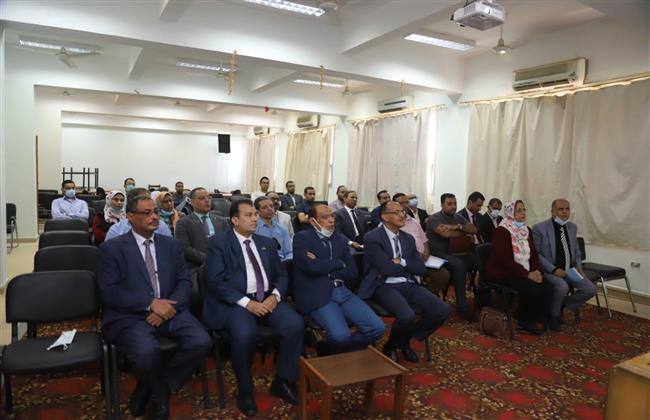 «غرباوى» يلتقى بوفد القطاع الثقافى بالسفارة الأمريكية بمقر جامعة جنوب الوادى