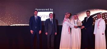  الملا يشارك في تسليم جائزة أفضل شركة بـ مجال التميز
