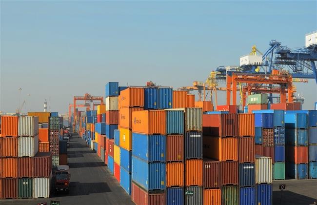 الجمارك تؤكد على بيع البضائع بالمزاد العلني بإخطارها 