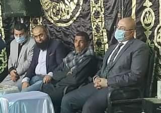 محافظ بني سويف يؤدي واجب العزاء في وفاة الشهيد مجند أحمد رجب بكري