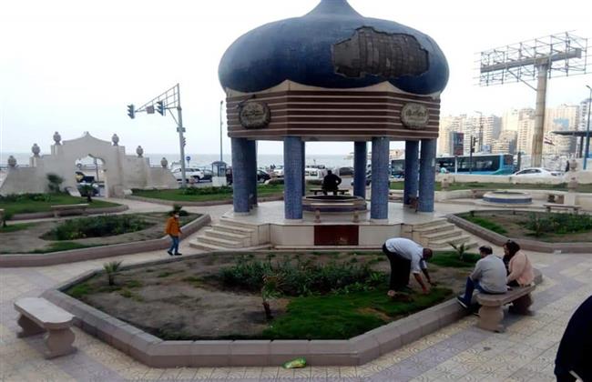 تجميل الحدائق والمسطحات الخضراء بشوراع المنتزة 