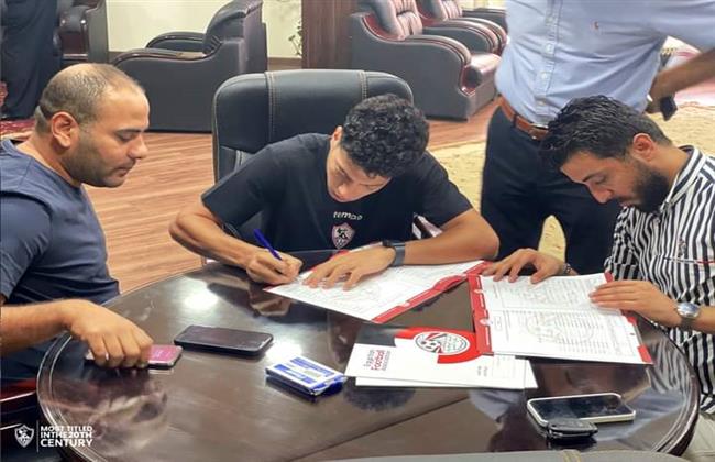 تفاصيل تعاقد إمام عاشور مع الزمالك.. صور