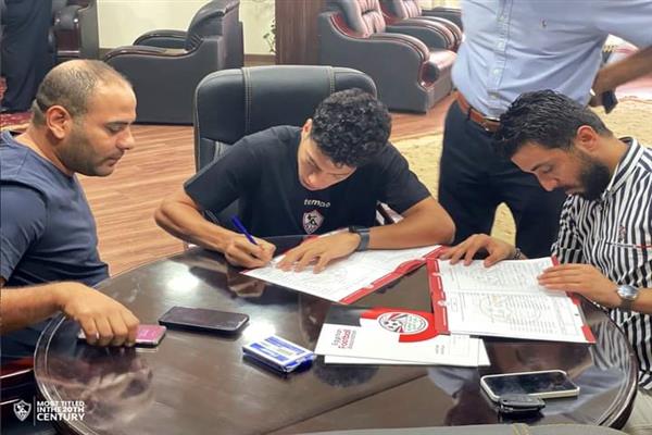 تفاصيل تعاقد إمام عاشور مع الزمالك.. صور