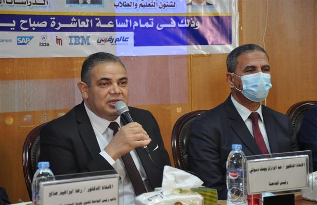 رئيس جامعة كفر الشيخ يشهد الملتقى الأول لتأهيل طلاب كلية الحاسبات والمعلومات لسوق العمل