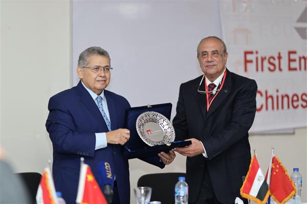 افتتاح ملتقى توظيف خريجي الجامعة المصرية الصينية
