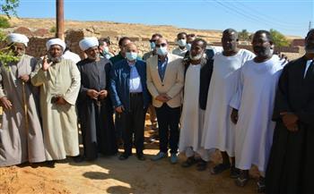 وزير التنمية المحلية ينقل رسائل الرئيس للمتضررين من السيول بأسوان
