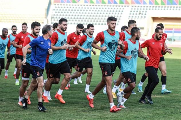 الدوليون ينتظمون في التدريبات الجماعية للأهلي