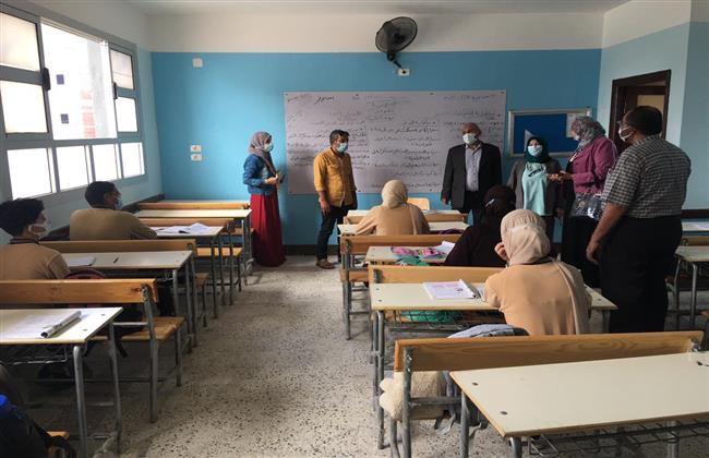 «عزبة البرج» تجرى زيارة افتراضية لـ 8 مدارس مجتمعية ويناقش طلابها 