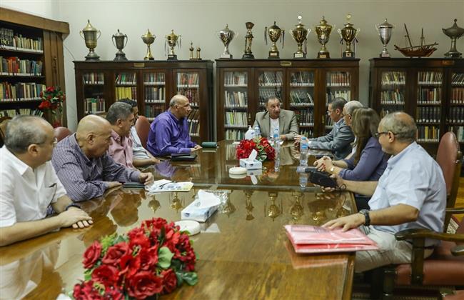 الخطيب يستقبل مرشحي اتحاد التنس الأرضي   