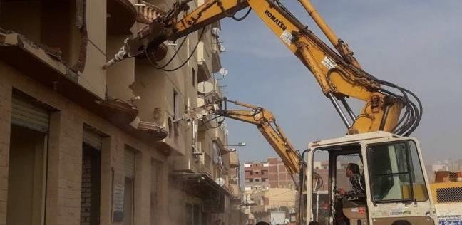 الجيزة تزيل أعمال بناء مخالف بعقار صادر بشأنه قرار ترميم بإمبابة