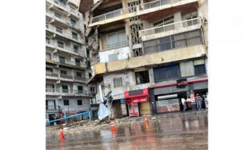 انهيار شرفتي عقار بكورنيش العصافرة شرق الإسكندرية