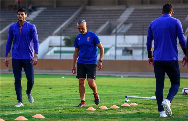 أشغال شاقة لحراس الأهلى قبل مواجهة غزل المحلة