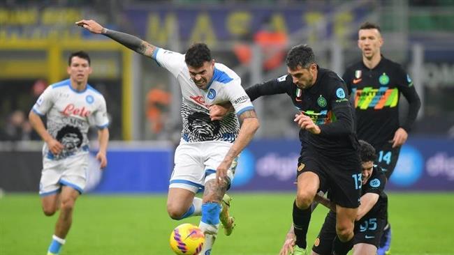 إنتر ميلان يفوز على نابولي 2/3 في الدوري الإيطالي 