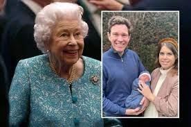   رغم متاعبها الصحية .. الملكة إليزابيث تحضر مراسم تعميد اثنين من أحفادها