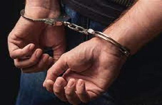 مسجلين خطر وراء سرقة مسكن تاجر بمنشأة ناصر