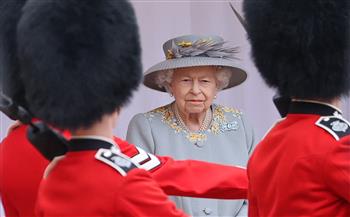   الملكة إليزابيث تحضر مراسم تعميد اثنين من أحفادها