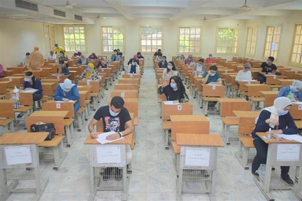 جامعة القاهرة تبدأ امتحانات "الميدتيرم" وسط إجراءات احترازية مشددة