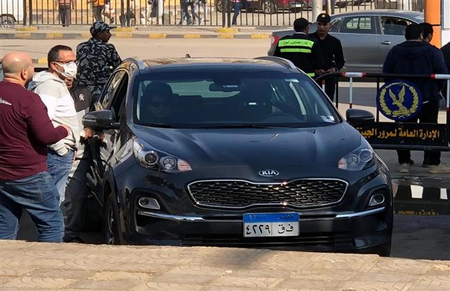 محمد منير ينهار أثناء تشييع جنازة نجل شقيقته.. صور